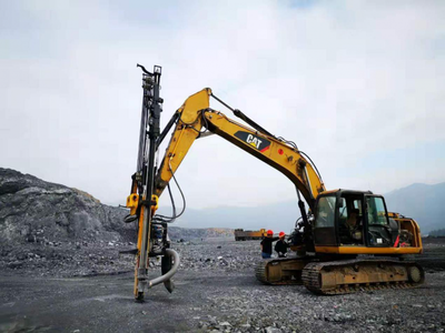 挖掘機(jī)改潛孔鉆機(jī) 礦山鉆鑿炮孔的創(chuàng)新施工方案